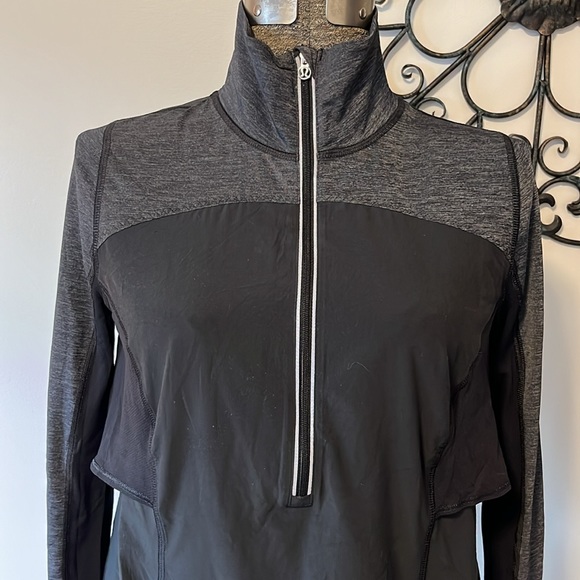 Lululemon lightweight reflective pullover, running, 1/2 zip, black, 6 - Picture 2 of 11